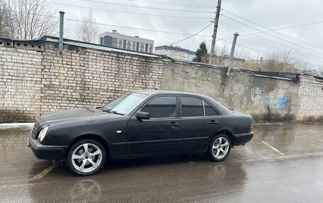 Mercedes-Benz E-Класс, 1995 год, 320 000 рублей, 2 фотография