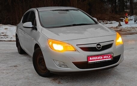 Opel Astra J, 2011 год, 630 000 рублей, 1 фотография