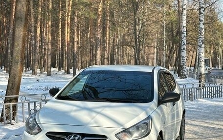 Hyundai Solaris II рестайлинг, 2013 год, 950 000 рублей, 1 фотография