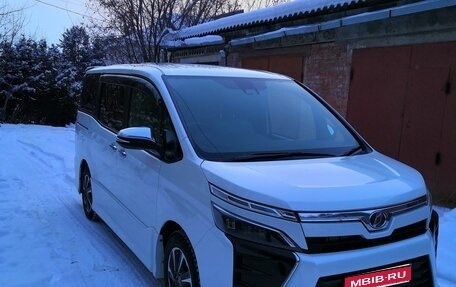 Toyota Voxy III, 2018 год, 2 800 000 рублей, 1 фотография