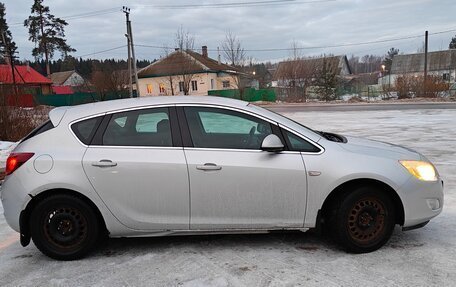 Opel Astra J, 2011 год, 630 000 рублей, 2 фотография