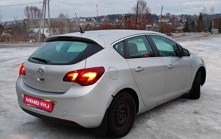 Opel Astra J, 2011 год, 630 000 рублей, 3 фотография