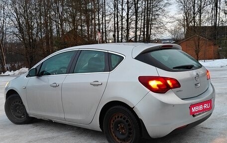 Opel Astra J, 2011 год, 630 000 рублей, 5 фотография