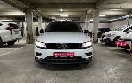 Volkswagen Tiguan II, 2018 год, 1 940 000 рублей, 2 фотография