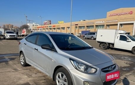 Hyundai Solaris II рестайлинг, 2012 год, 750 000 рублей, 3 фотография