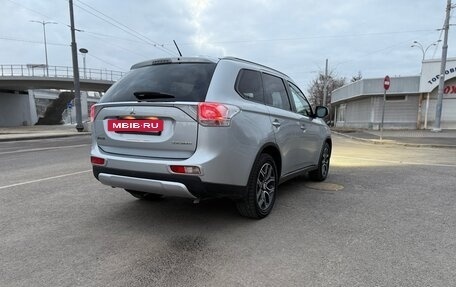 Mitsubishi Outlander III рестайлинг 3, 2014 год, 1 600 000 рублей, 8 фотография