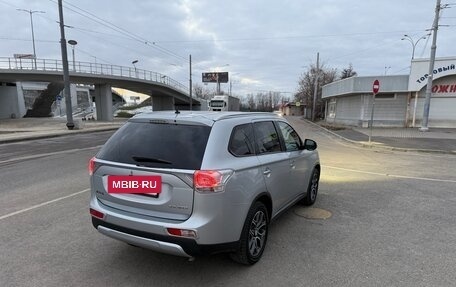 Mitsubishi Outlander III рестайлинг 3, 2014 год, 1 600 000 рублей, 9 фотография