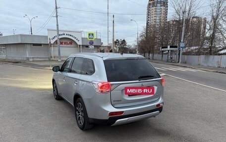 Mitsubishi Outlander III рестайлинг 3, 2014 год, 1 600 000 рублей, 7 фотография