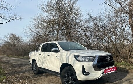 Toyota Hilux VIII, 2020 год, 4 000 000 рублей, 3 фотография