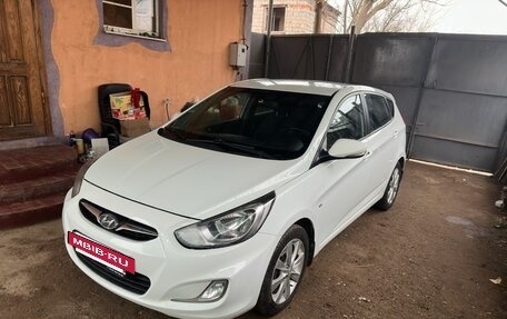 Hyundai Solaris II рестайлинг, 2012 год, 819 000 рублей, 2 фотография