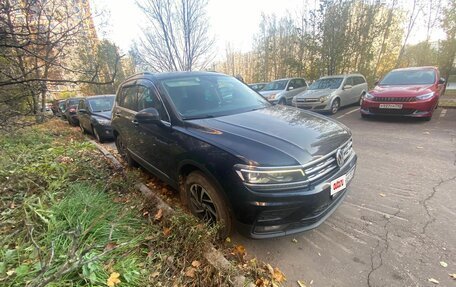 Volkswagen Tiguan II, 2018 год, 2 620 000 рублей, 2 фотография