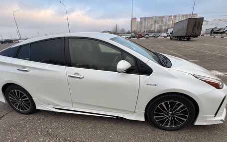 Toyota Prius IV XW50, 2019 год, 2 290 000 рублей, 9 фотография