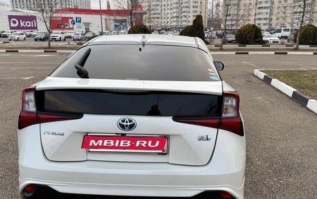 Toyota Prius IV XW50, 2019 год, 2 290 000 рублей, 13 фотография