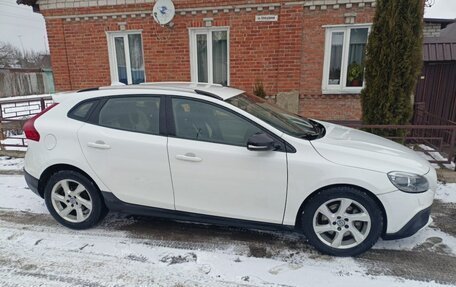 Volvo V40 II рестайлинг, 2014 год, 1 050 000 рублей, 2 фотография