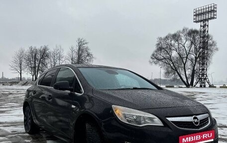 Opel Astra J, 2011 год, 710 000 рублей, 2 фотография