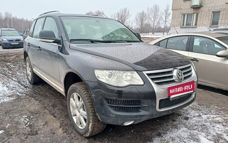 Volkswagen Touareg III, 2010 год, 1 450 000 рублей, 2 фотография