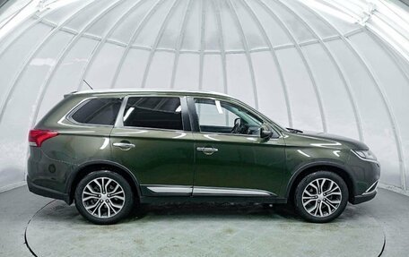 Mitsubishi Outlander III рестайлинг 3, 2016 год, 1 950 000 рублей, 5 фотография