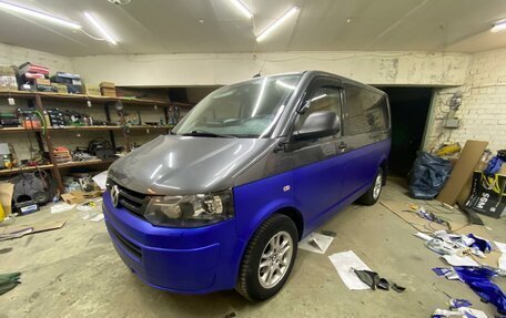 Volkswagen Caravelle T5, 2010 год, 1 500 000 рублей, 3 фотография