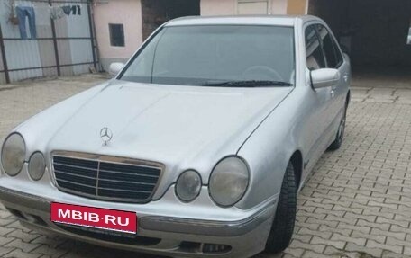 Mercedes-Benz E-Класс, 2001 год, 580 000 рублей, 1 фотография