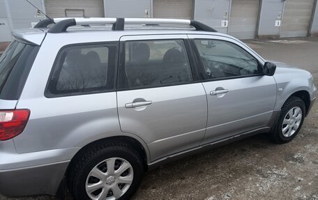 Mitsubishi Outlander III рестайлинг 3, 2008 год, 800 000 рублей, 8 фотография