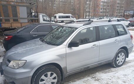 Mitsubishi Outlander III рестайлинг 3, 2008 год, 800 000 рублей, 12 фотография