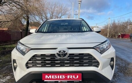 Toyota RAV4, 2020 год, 3 100 000 рублей, 2 фотография