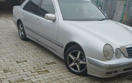 Mercedes-Benz E-Класс, 2001 год, 580 000 рублей, 4 фотография