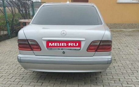 Mercedes-Benz E-Класс, 2001 год, 580 000 рублей, 3 фотография