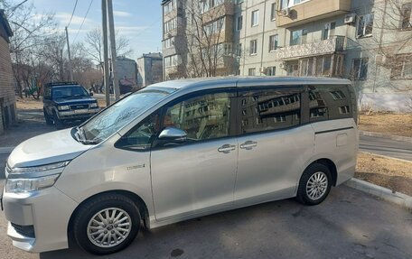 Toyota Voxy III, 2014 год, 1 830 000 рублей, 8 фотография