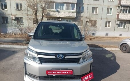 Toyota Voxy III, 2014 год, 1 830 000 рублей, 12 фотография