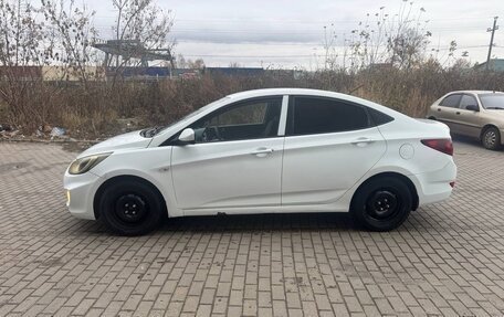 Hyundai Solaris II рестайлинг, 2013 год, 350 000 рублей, 3 фотография