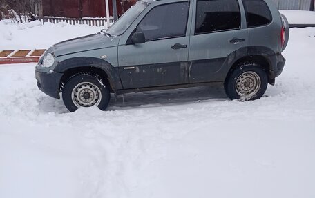 Chevrolet Niva I рестайлинг, 2011 год, 355 000 рублей, 2 фотография