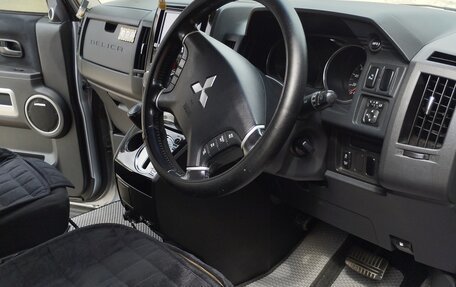 Mitsubishi Delica V, 2014 год, 2 280 000 рублей, 15 фотография