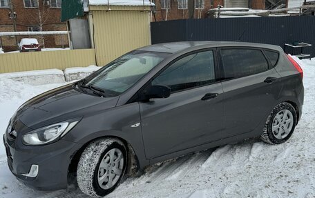 Hyundai Solaris II рестайлинг, 2014 год, 1 000 000 рублей, 2 фотография