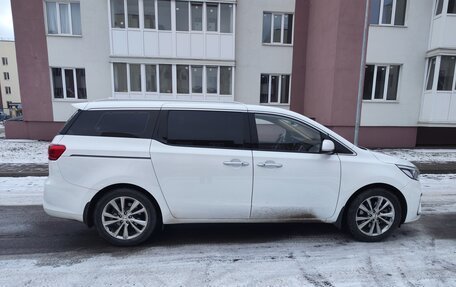 KIA Carnival III, 2020 год, 3 100 000 рублей, 2 фотография