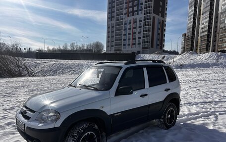 Chevrolet Niva I рестайлинг, 2013 год, 555 000 рублей, 2 фотография