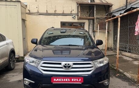 Toyota Highlander III, 2013 год, 2 360 000 рублей, 2 фотография