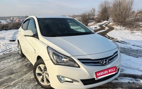 Hyundai Solaris II рестайлинг, 2015 год, 1 050 000 рублей, 3 фотография