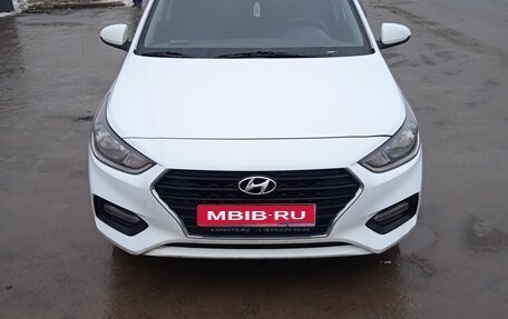 Hyundai Solaris II рестайлинг, 2017 год, 920 000 рублей, 1 фотография