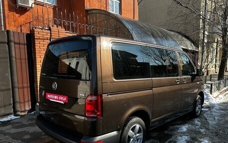 Volkswagen Caravelle T6 рестайлинг, 2015 год, 3 500 000 рублей, 3 фотография