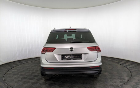 Volkswagen Tiguan II, 2018 год, 2 200 000 рублей, 6 фотография