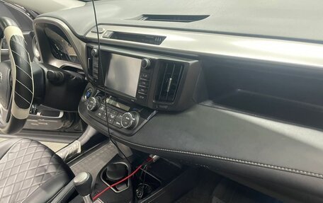 Toyota RAV4, 2018 год, 2 750 000 рублей, 27 фотография