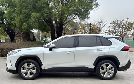 Toyota RAV4, 2021 год, 2 590 000 рублей, 4 фотография