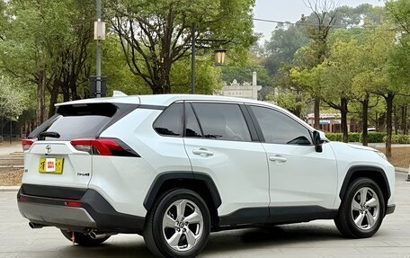 Toyota RAV4, 2021 год, 2 590 000 рублей, 5 фотография