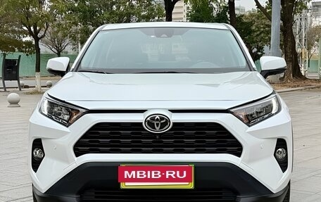 Toyota RAV4, 2021 год, 2 590 000 рублей, 2 фотография