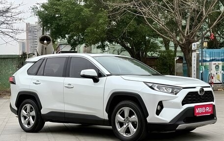 Toyota RAV4, 2021 год, 2 590 000 рублей, 3 фотография