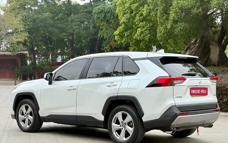 Toyota RAV4, 2021 год, 2 590 000 рублей, 6 фотография