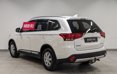 Mitsubishi Outlander III рестайлинг 3, 2018 год, 2 075 000 рублей, 7 фотография