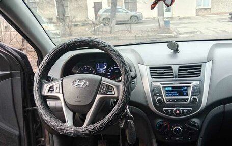 Hyundai Solaris II рестайлинг, 2016 год, 1 100 000 рублей, 12 фотография