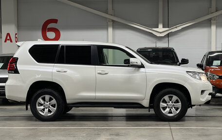 Toyota Land Cruiser Prado 150 рестайлинг 2, 2019 год, 4 649 000 рублей, 4 фотография